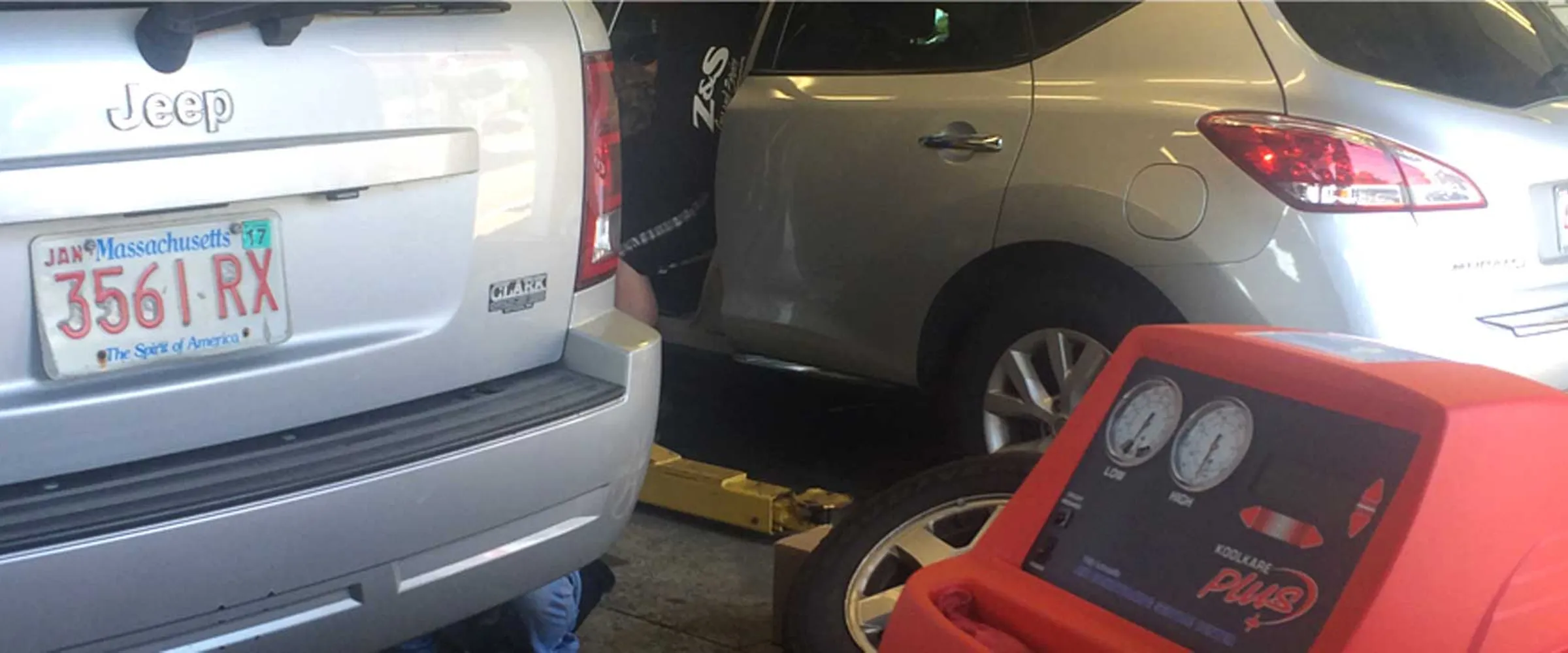 Air conditioning service machine hooked up to a Jeep